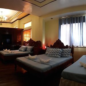 Deluxe Family Suite